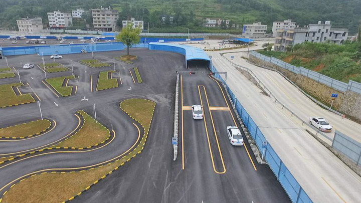驾校